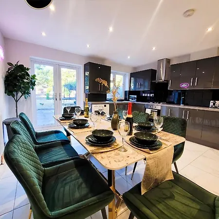 Large 5 Brh For Contractors,Families And Business Free Parking Villa Birmingham Exterior photo